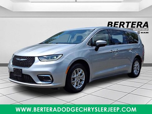 Certified 2023 Chrysler Pacifica Touring-L FWD image 3