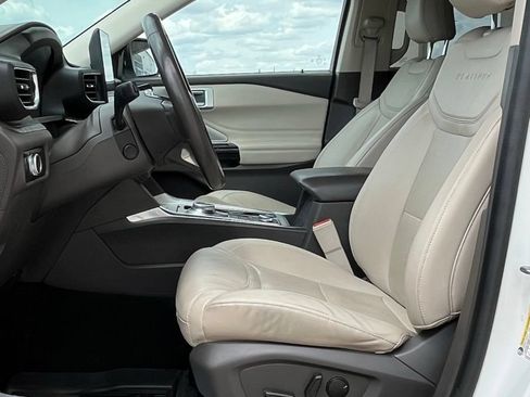 Used 2023 Ford Explorer Platinum w/ Technology Package AWD/4WD image 11