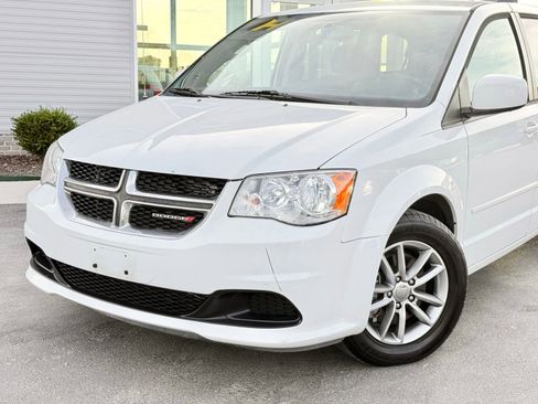 Used 2016 Dodge Grand Caravan SE FWD image 4