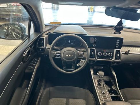 Used 2023 Kia Sorento LX FWD image 2