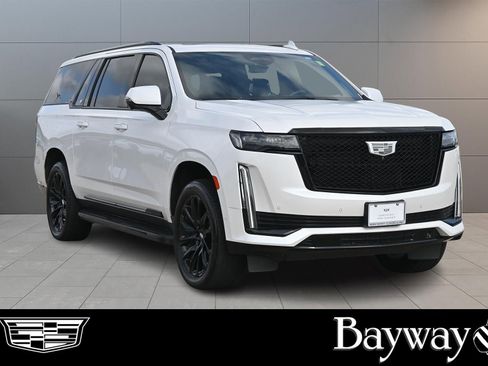 Used 2022 Cadillac Escalade ESV Sport Platinum w/ LPO, ONYX Package image 3