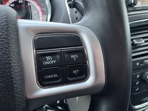 Used 2019 Dodge Grand Caravan SE w/ UConnect Hands-Free Group image 23