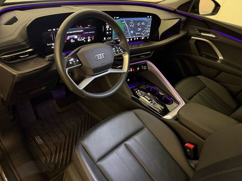 Certified 2025 Audi Q5 Premium w/ Convenience Package AWD/4WD image 4