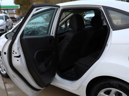Used 2013 Ford Fiesta SE image 16