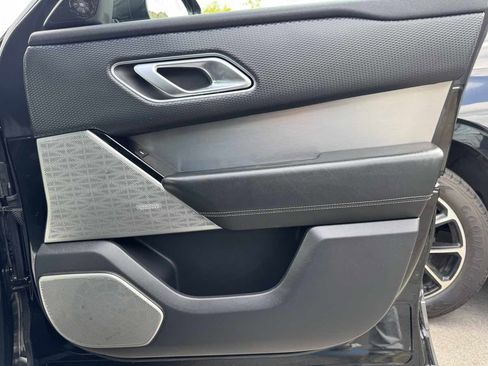 Used 2019 Land Rover Range Rover Velar R-Dynamic SE AWD/4WD image 32