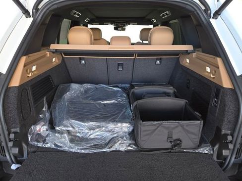 New 2026 Land Rover Range Rover SE image 14