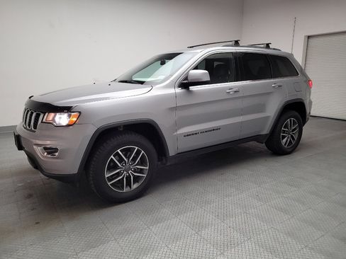 Used 2018 Jeep Grand Cherokee Laredo image 2
