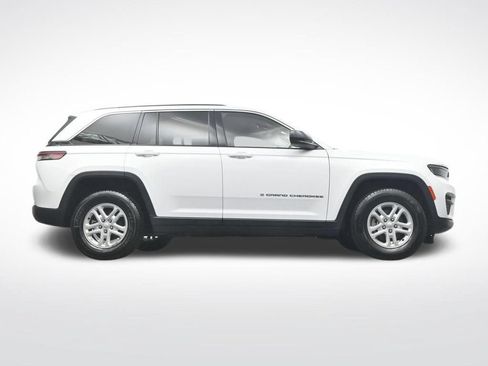 Used 2023 Jeep Grand Cherokee Laredo RWD image 35