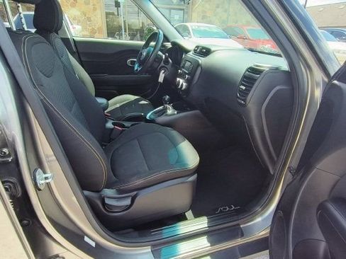 Used 2016 Kia Soul + FWD image 13