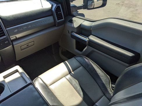 Used 2022 Ford F250 XLT w/ Black Appearance Package image 17