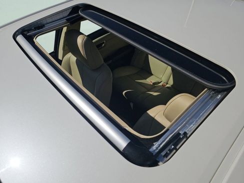 Used 2014 Toyota Avalon Limited w/ Technology Package FWD image 8