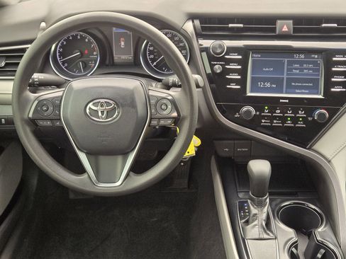 Used 2020 Toyota Camry LE image 28
