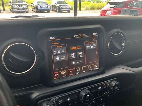 Used 2021 Jeep Wrangler Unlimited Sahara AWD/4WD image 31