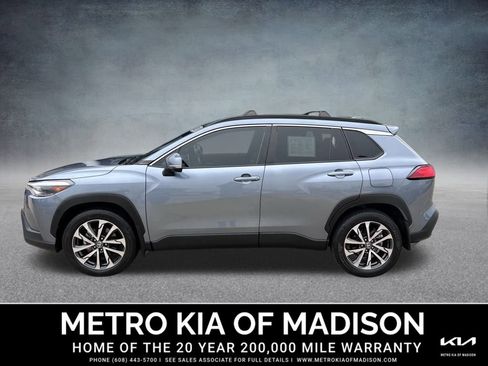 Used 2023 Toyota Corolla Cross XLE image 8