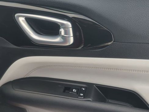 Used 2023 Jeep Compass Limited image 27