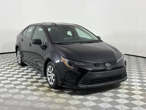 Used 2023 Toyota Corolla LE FWD image 3