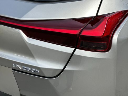 Used 2019 Lexus UX 250h w/ Premium Package image 33