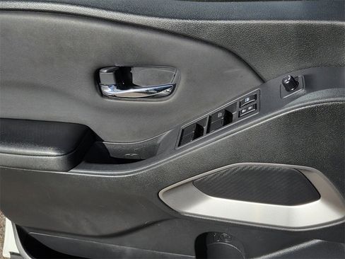 Used 2023 Nissan Frontier SV image 17