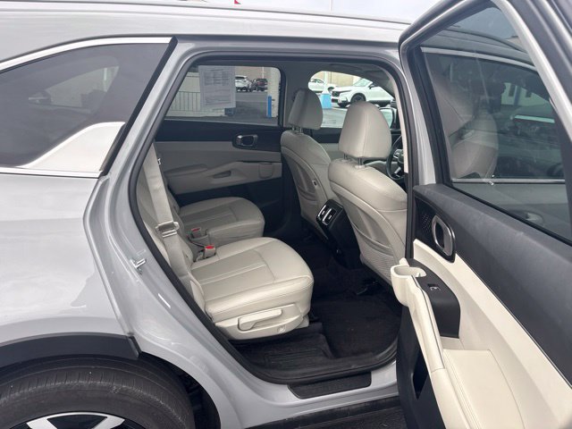 Used 2025 Kia Sorento EX w/ Panoramic Sunroof Package FWD image 10