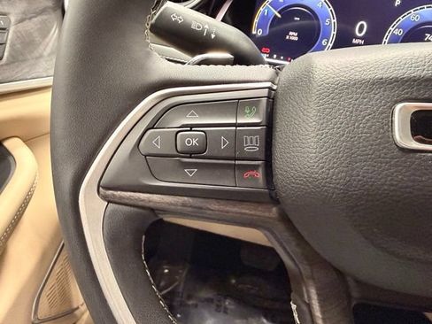 Used 2023 Jeep Grand Cherokee Limited w/ Rear Seat Video Group I AWD/4WD image 29