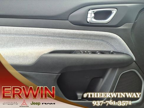 Certified 2024 Jeep Compass Latitude image 10