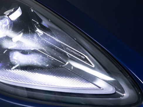 Certified 2023 Porsche Macan AWD/4WD image 16