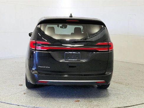 Used 2023 Chrysler Pacifica Touring-L FWD image 6