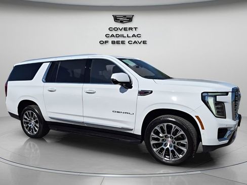 Used 2025 GMC Yukon XL Denali image 1