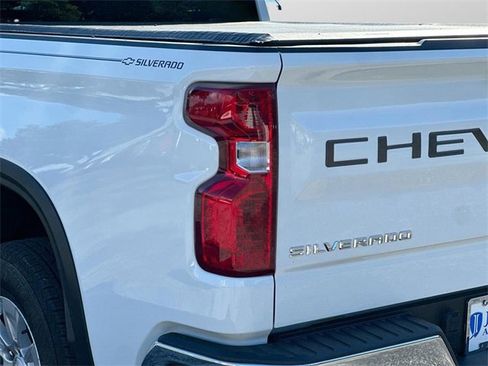 Used 2023 Chevrolet Silverado 1500 LT image 7
