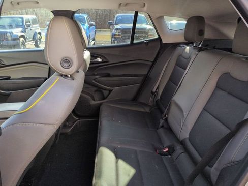 Used 2024 Chevrolet Trax ACTIV w/ Sunroof Package image 10