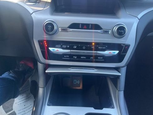 Used 2023 Ford Explorer XLT image 26