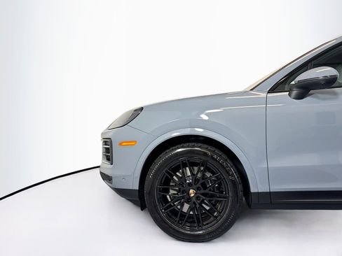 Certified 2025 Porsche Cayenne Coupe image 27