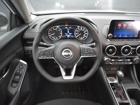 New 2025 Nissan Sentra SR image 13