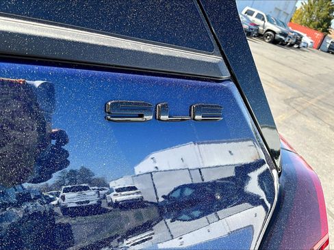 Used 2022 GMC Terrain SLE w/ Driver Convenience Package FWD image 15