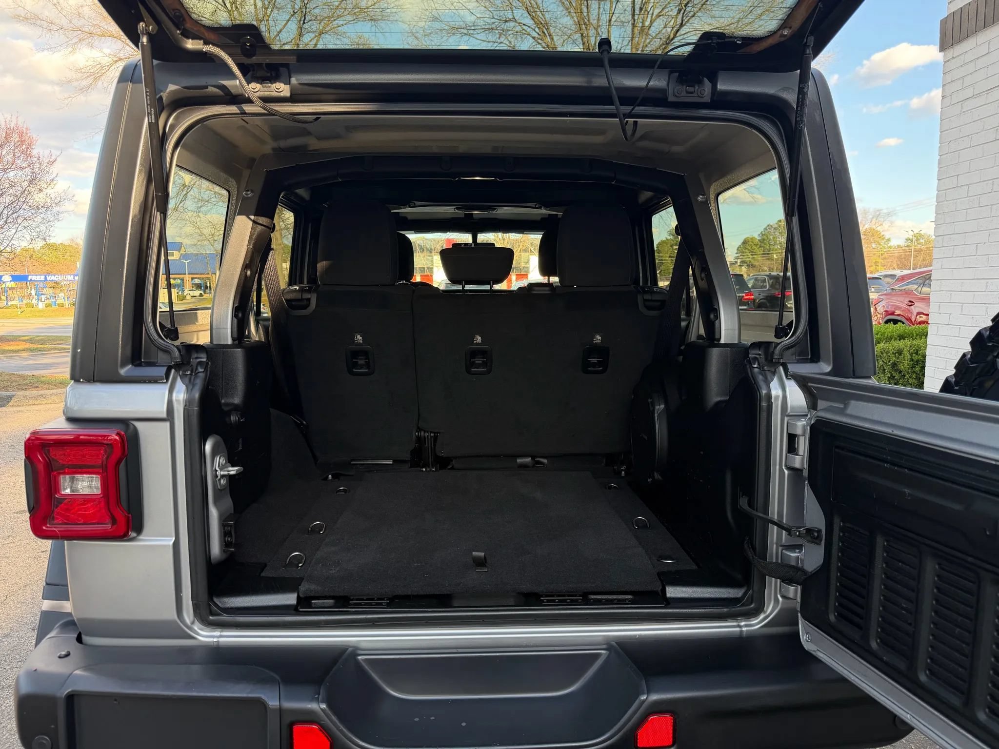 Used 2018 Jeep Wrangler Unlimited Rubicon AWD/4WD image 16