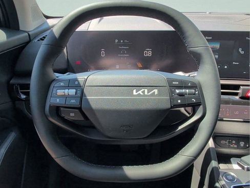 New 2026 Kia Sportage EX FWD image 32