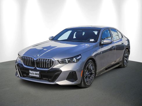 Used 2025 BMW i5 xDrive40 w/ Executive Package image 3