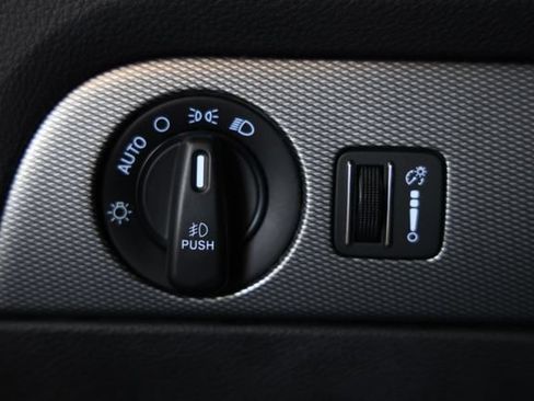 Used 2020 Dodge Durango R/T w/ Technology Group AWD/4WD image 27