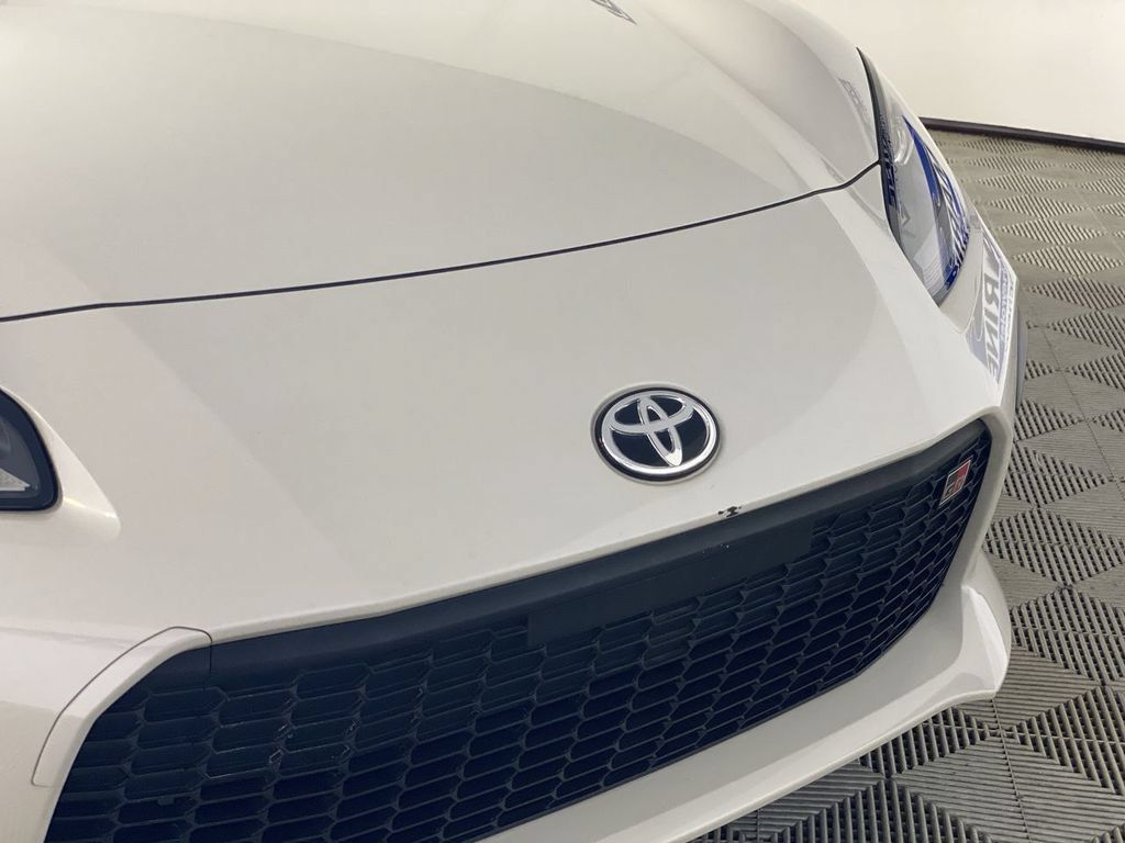 Used 2024 Toyota GR86 RWD image 35