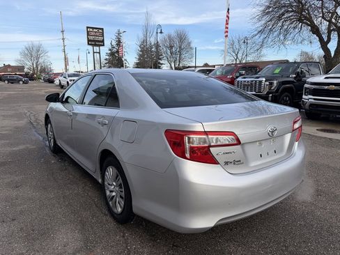 Used 2012 Toyota Camry LE image 7