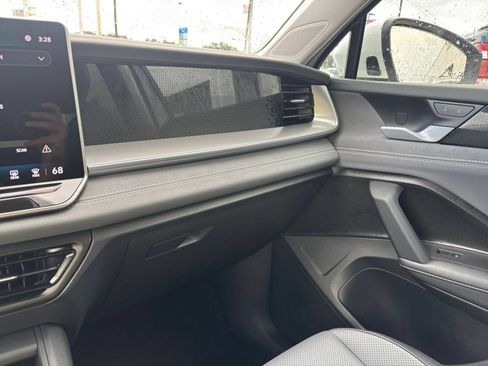 Used 2026 Volkswagen Tiguan SE AWD/4WD image 53