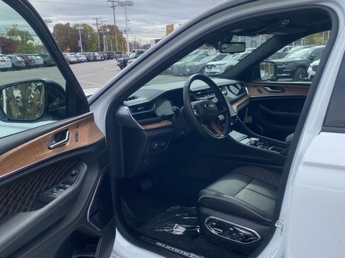 New 2025 Jeep Grand Cherokee L Summit image 15