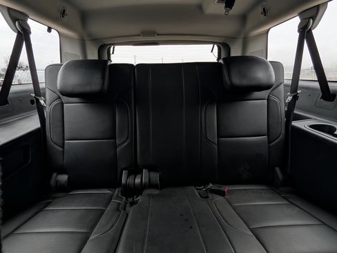 Used 2020 Chevrolet Suburban LT w/ Luxury Package image 26