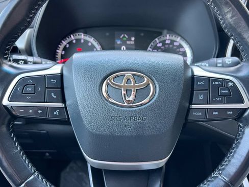 Used 2022 Toyota Highlander LE FWD image 27