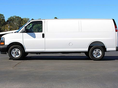 Used 2025 GMC Savana 2500 Extended w/ Driver Convenience Package image 7