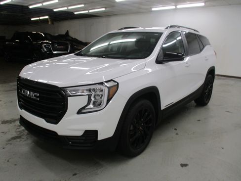 Certified 2023 GMC Terrain SLE w/ Driver Convenience Package AWD/4WD image 5