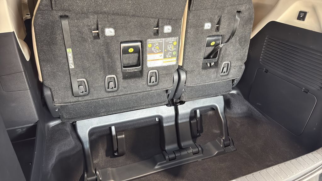 Used 2024 Toyota Sienna Limited AWD/4WD image 8