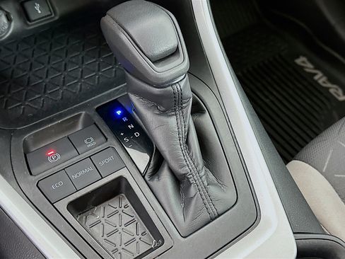 Used 2020 Toyota RAV4 XLE image 24