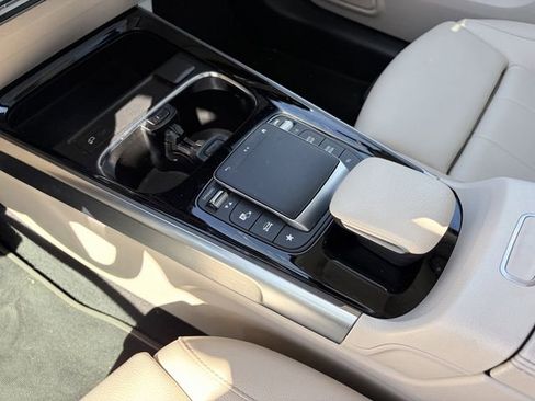 Used 2021 Mercedes-Benz GLB 250 4MATIC w/ Premium Package image 7