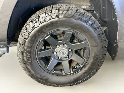 Used 2020 Toyota 4Runner TRD Off-Road Premium AWD/4WD image 11